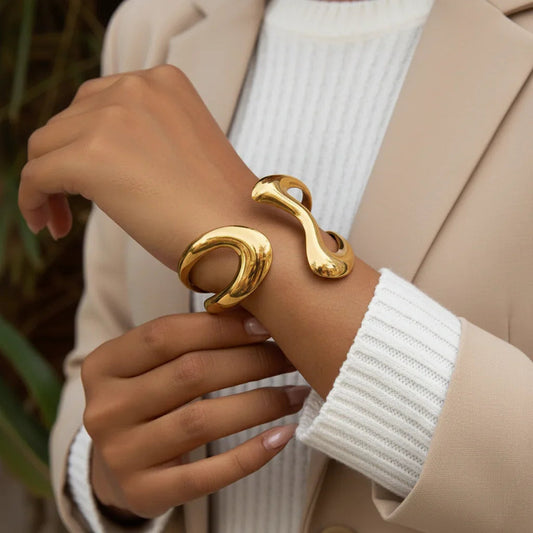 Mila Sculpted Gold Bangle