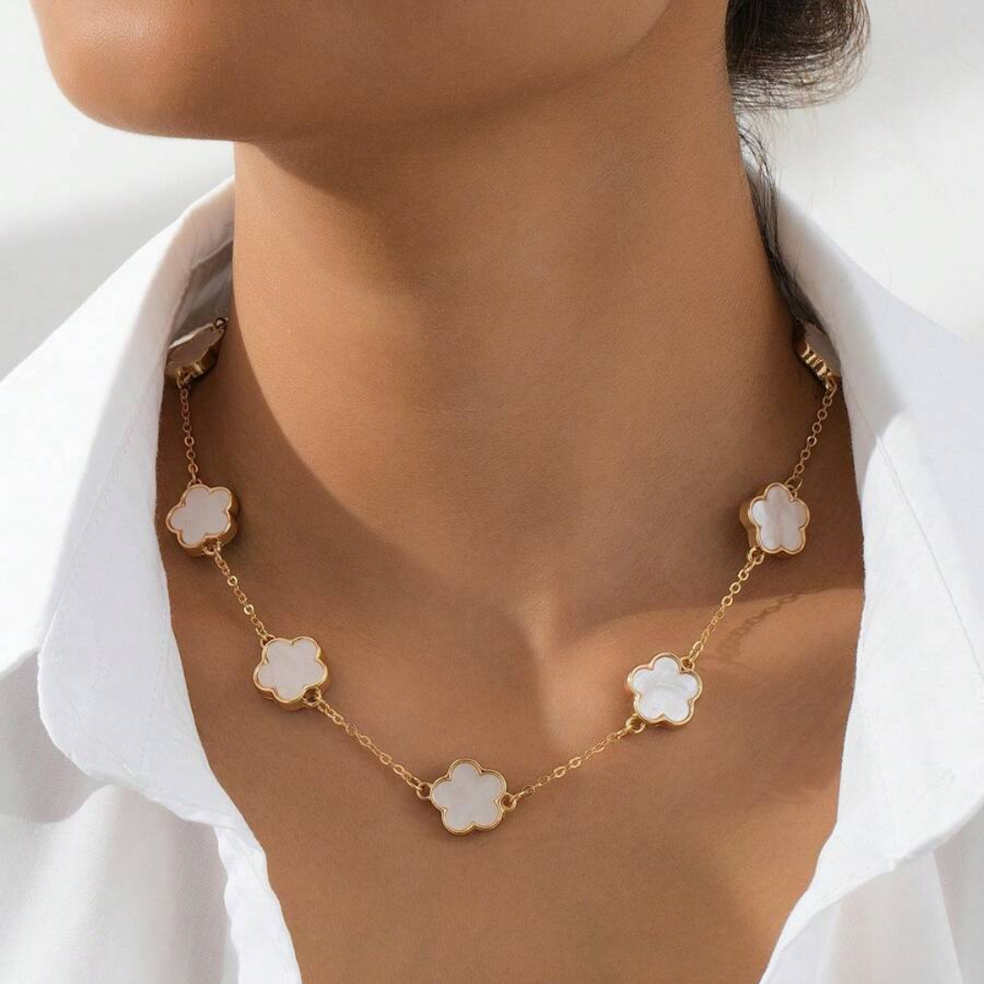 Aura Clover Necklace